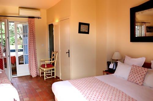 פורקרול Auberge Des Glycines מראה חיצוני תמונה