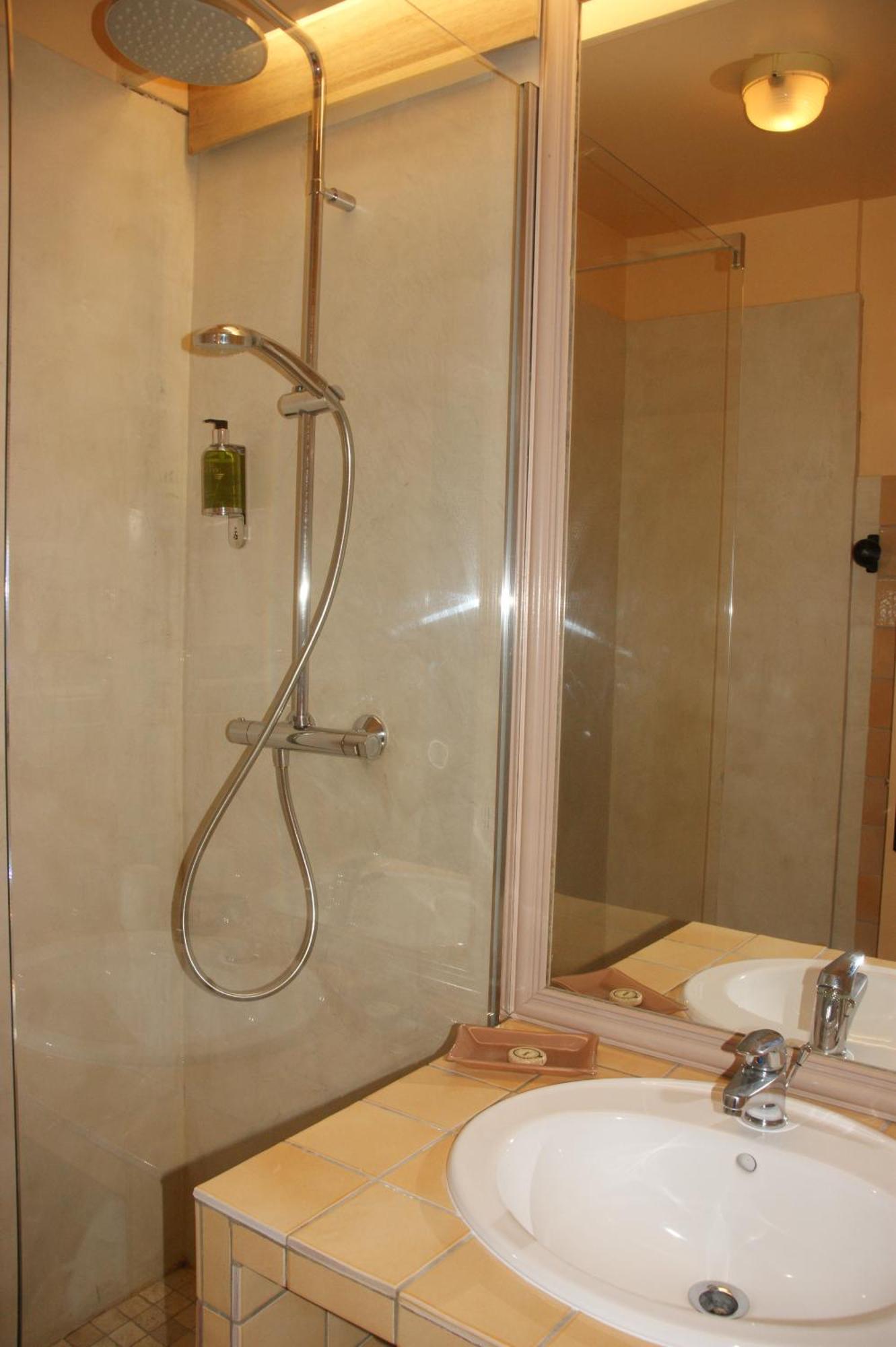פורקרול Auberge Des Glycines מראה חיצוני תמונה