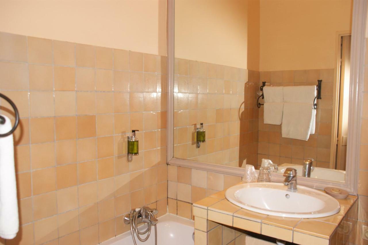פורקרול Auberge Des Glycines מראה חיצוני תמונה