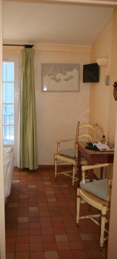 פורקרול Auberge Des Glycines מראה חיצוני תמונה