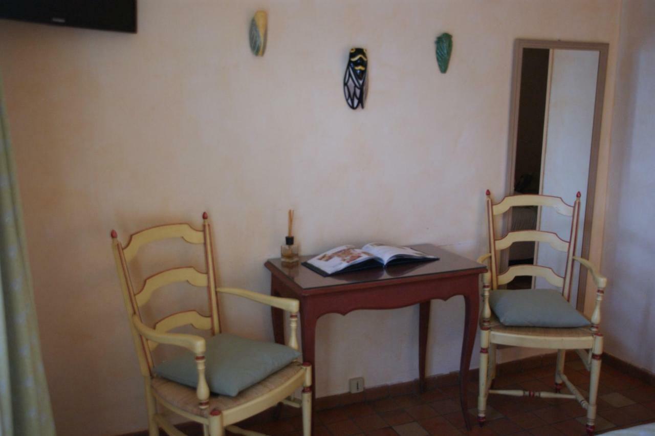 פורקרול Auberge Des Glycines מראה חיצוני תמונה